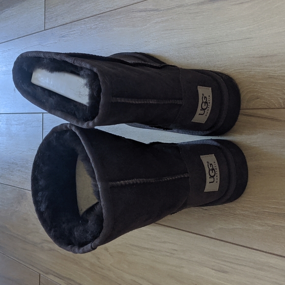 Uggs - Picture 3 of 4